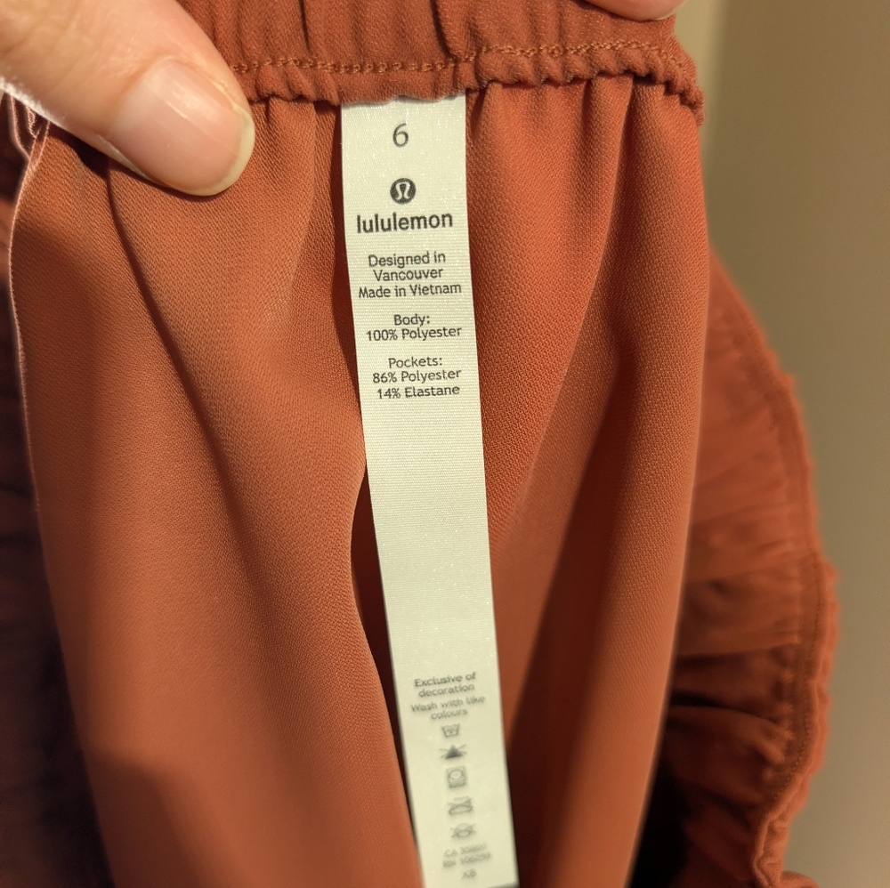 Lululemon Noir Skirt Rustic Clay, Size:6 - Picture 2 of 6